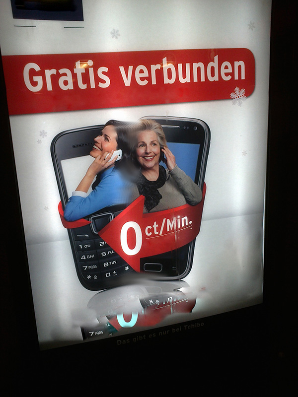 Werbung für Telefonflatrate mit zwei lachenden Frauen